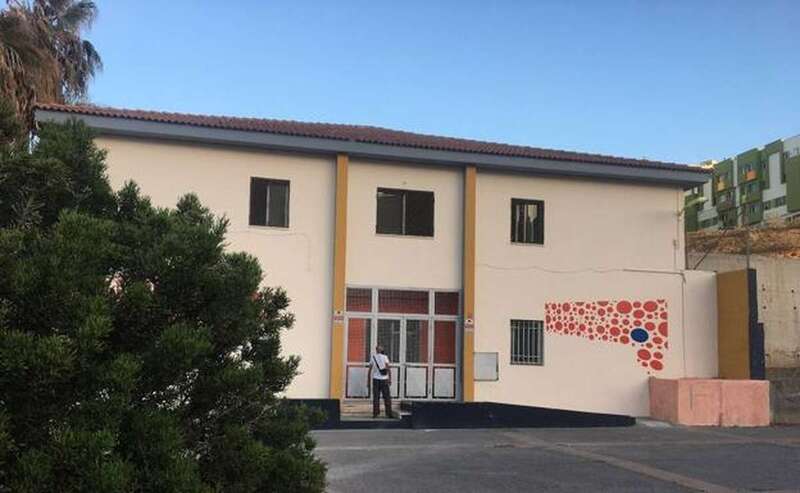 Fachada del antiguo RAM Pedro Lezcano que ya acoge el albergue de los sintecho/Juan Carlos Alonso/C7.